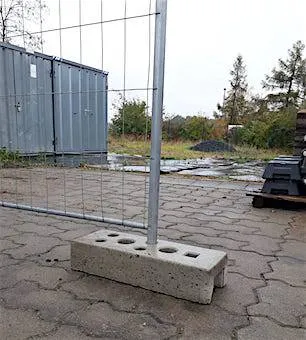 s_baustellensicherung-1 Baustellensicherung - 02 Betonfuß – BNS Baumaschinen