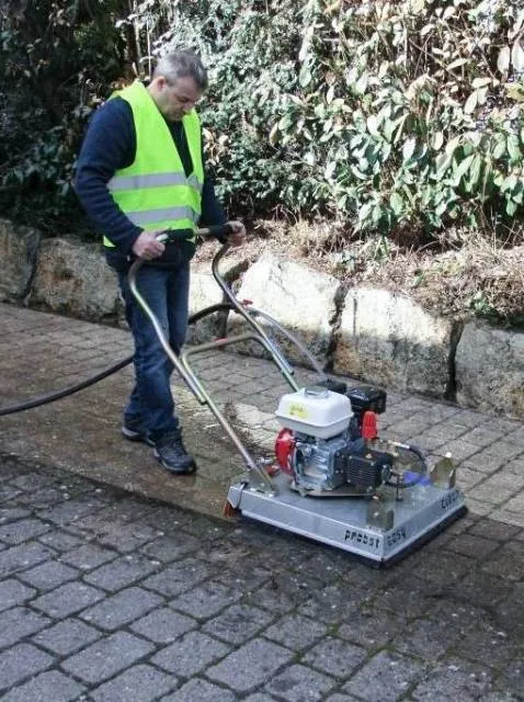 s_ec-60-plattenreinigungsgeraet Greif- und Verlegetechnik – BNS Baumaschinen